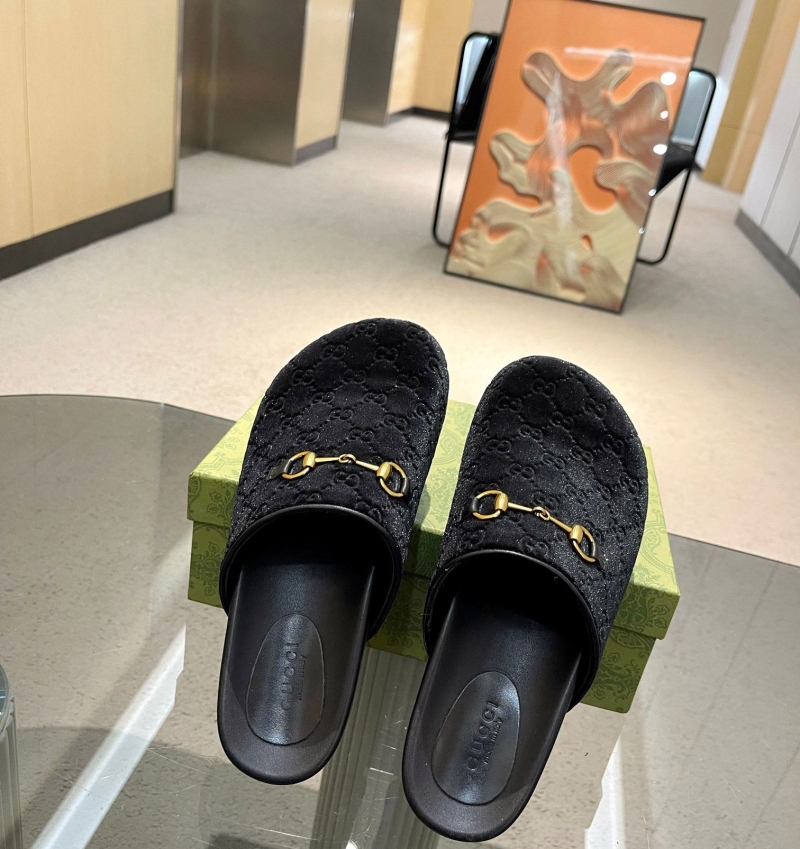 G*u*i slippers